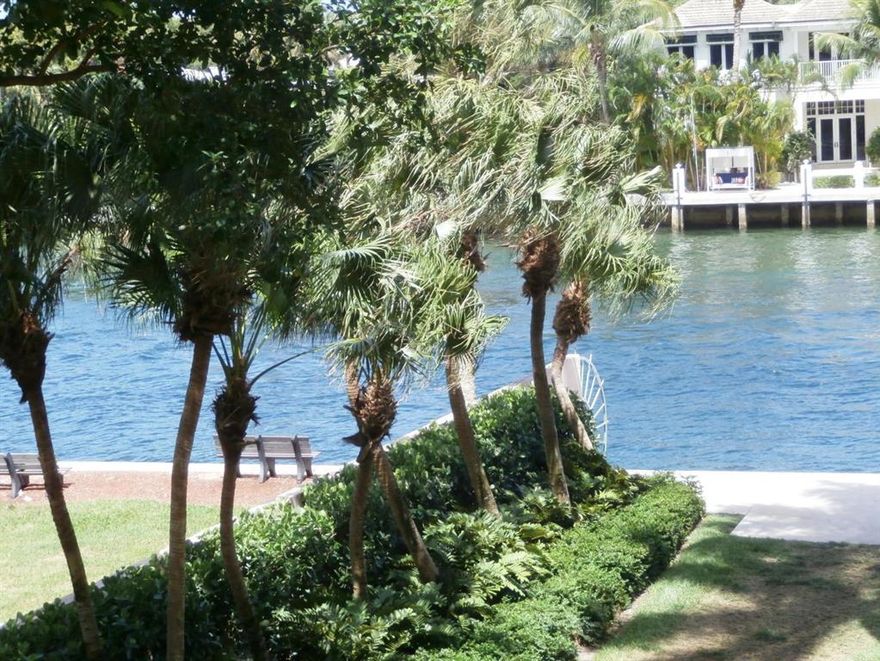 HUGE 2/2 WITH INTRACOASTAL VIEWS ADJACENT O THE BOCA RESORT. MIZNER COURT HAS JUST COMPLETED A MAJOR, MULTI MILLION DOLLAR RENOVATION OF ALL OF THE COMMON AREAS. MIZNER COURT HAS 2 OLYMPIC SIZED POOLS, GYM, TENNIS, LIBRARY, PARTY ROOM AND SECURITY SECOND TO NONE. A TRULY UNIQUE SUBDIVISION IN THE MIDST OF THE DRAMATIC GROWTH BEING EXPERIENCED IN DOWNTOWN BOCA RATON. UNITS OF THIS SQUARE FOOTAGE IN NEW CONSTRUCTION, NOT ON THE WATER, COULD BE AS MUCH AS 300% MORE EXPENSIVE.