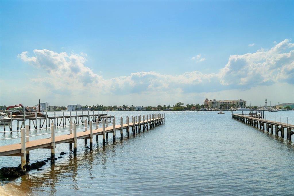 LAKE SHORES LANTANA - Residential