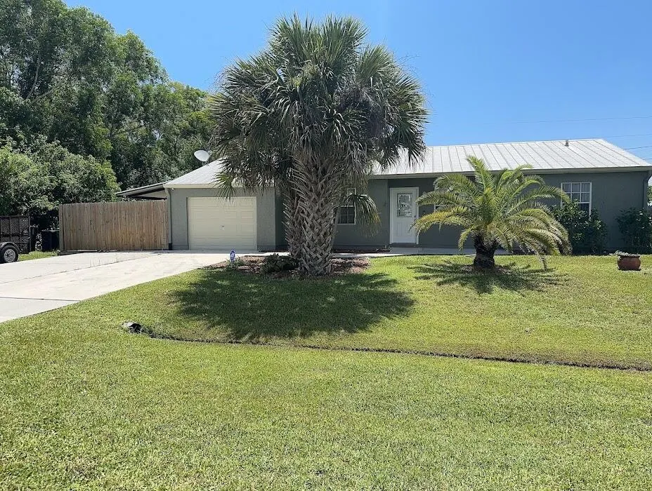 2567 SE West Blackwell Dr SE