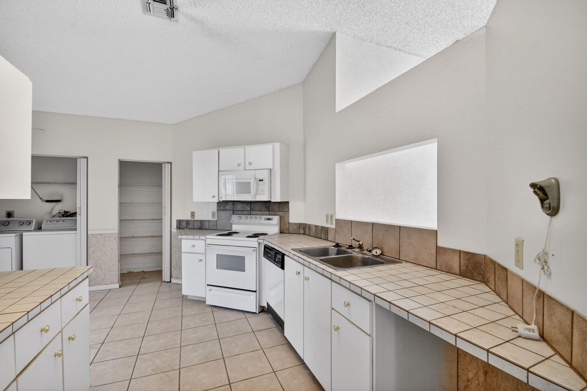 BOYNTON LAKES 6 - Residential