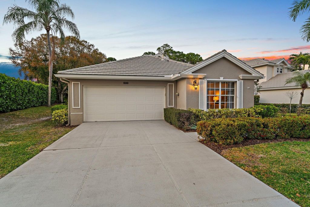 Photo of 600 Masters Way, Palm Beach Gardens, FL 33418 (MLS # R11163504)