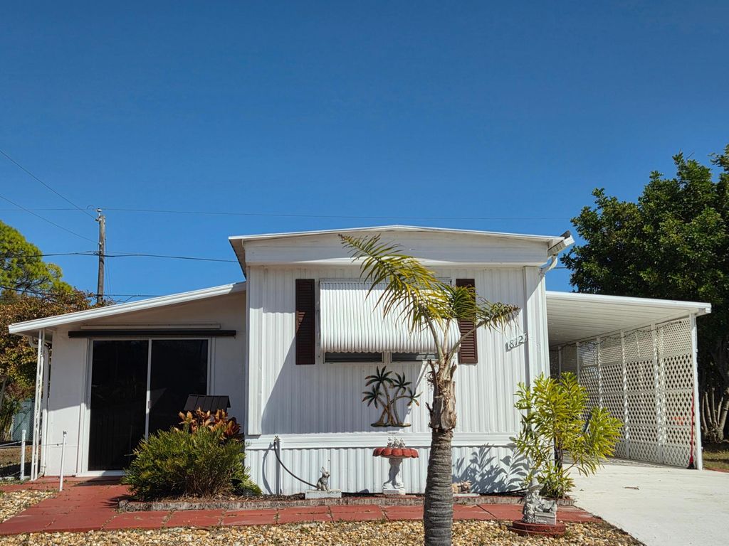 Photo of 8121 SE Skylark Avenue, Hobe Sound, FL 33455 (MLS # R11162239)