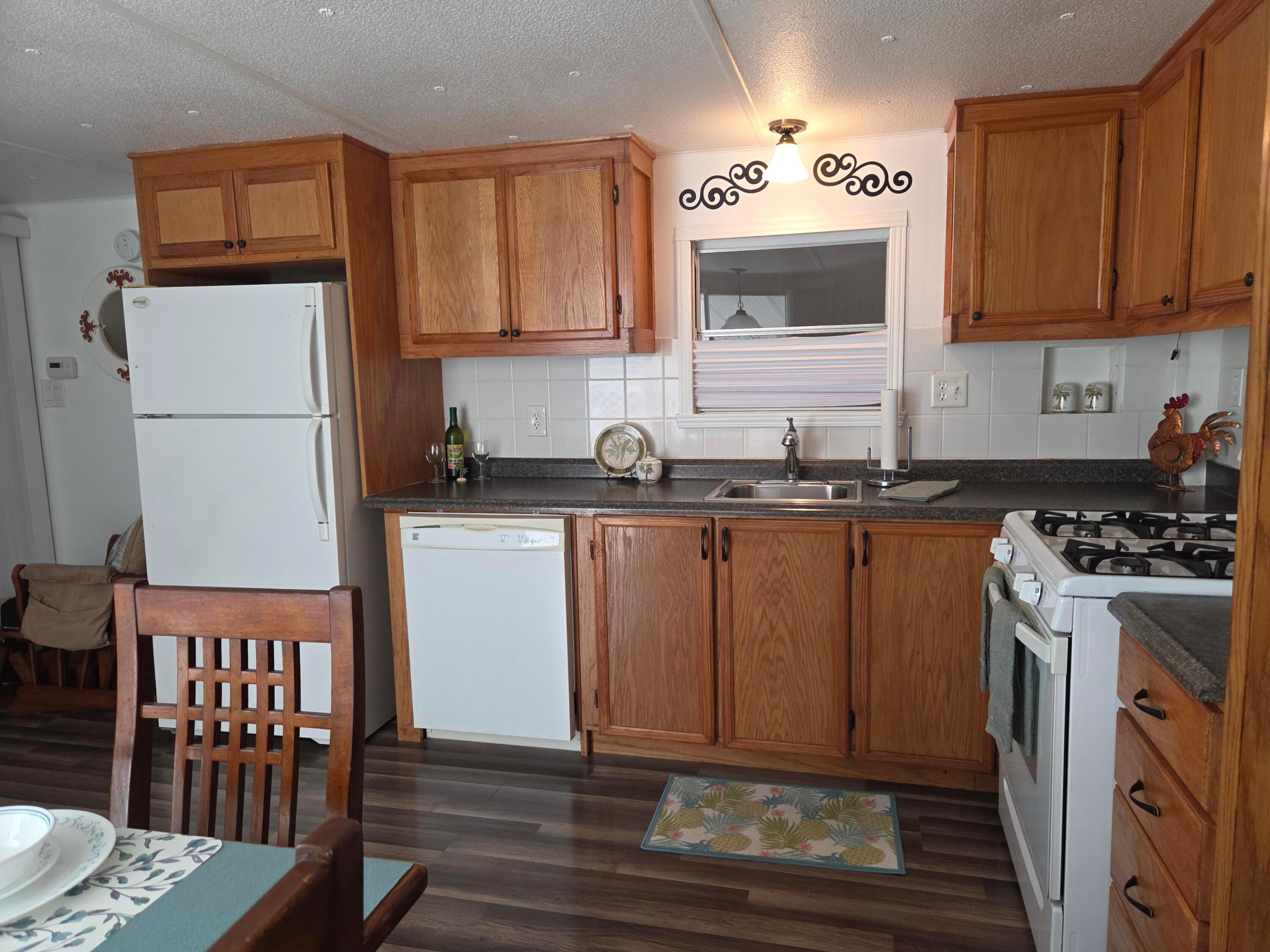 8121 SE Skylark Avenue