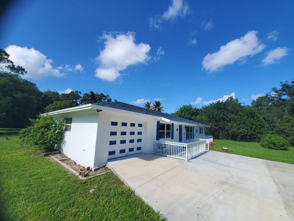 12781 Orange Grove Boulevard