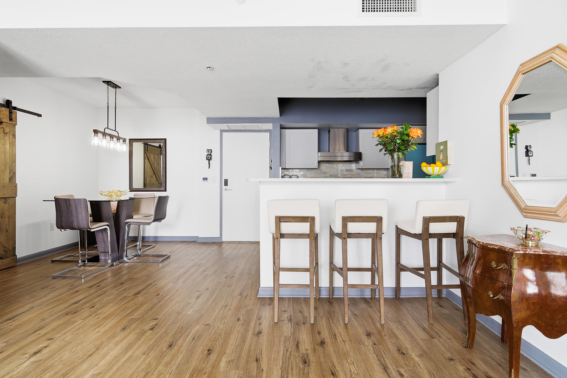 SLADE CONDO - Residential