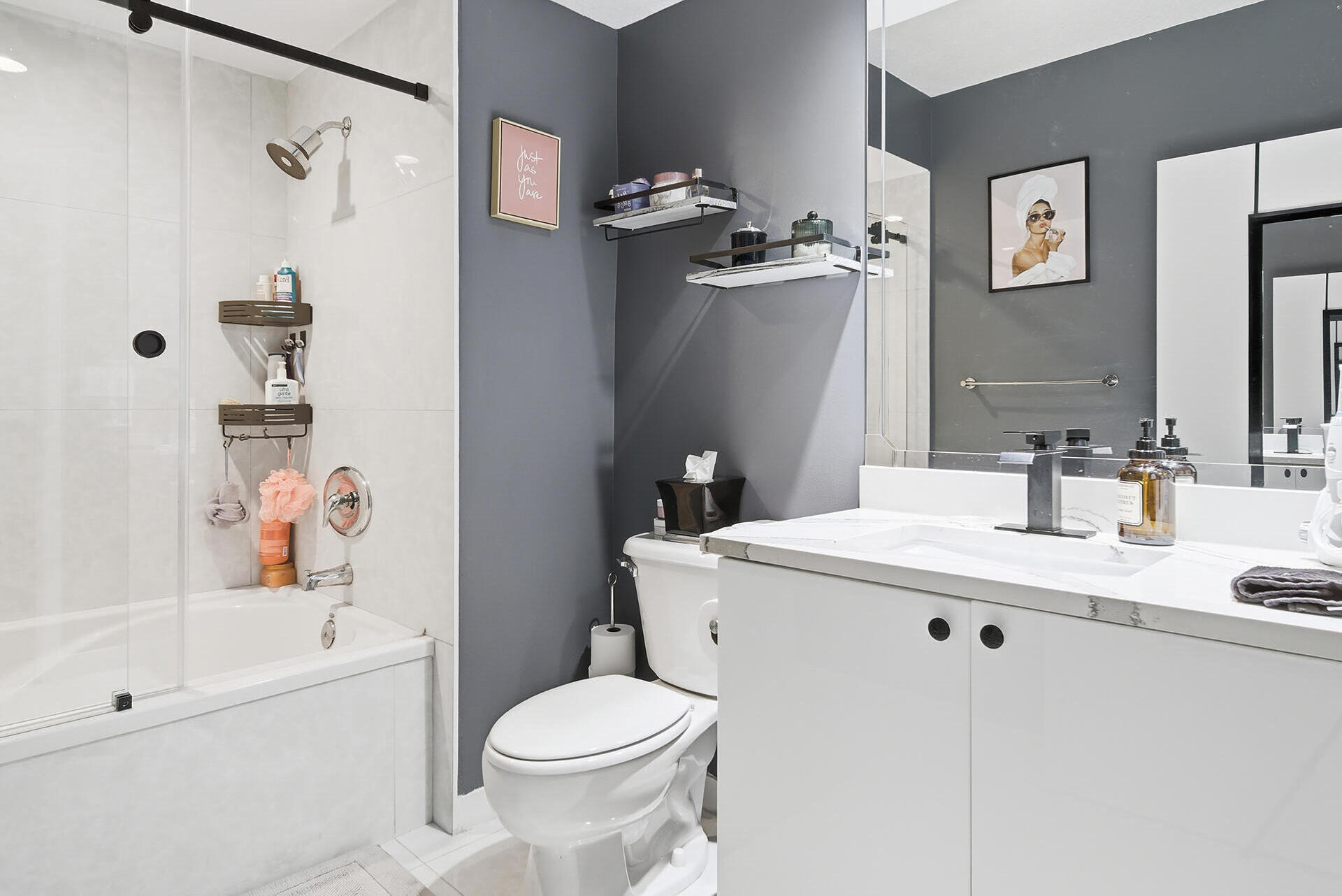 SLADE CONDO - Residential