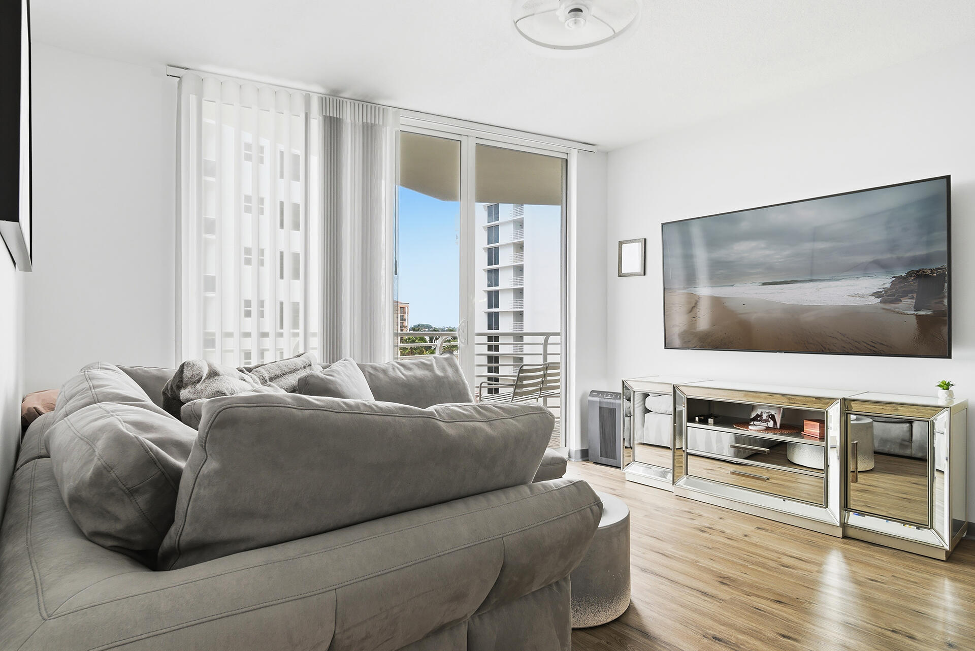 SLADE CONDO - Residential