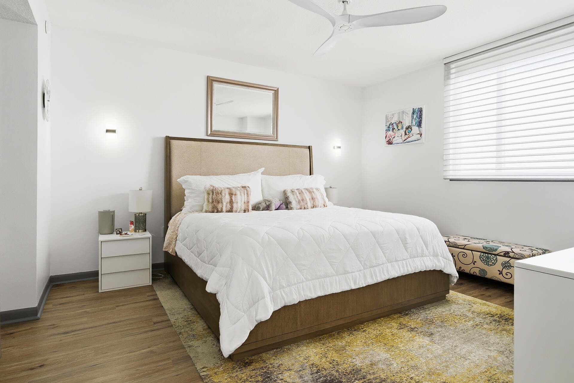 SLADE CONDO - Residential