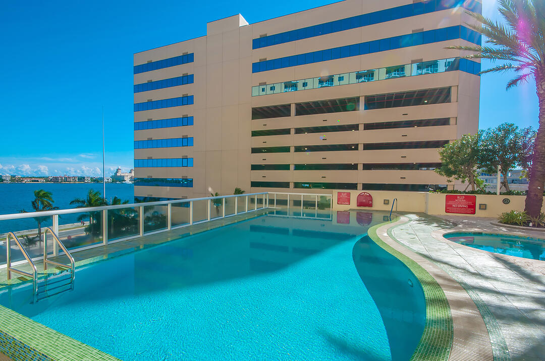 SLADE CONDO - Residential