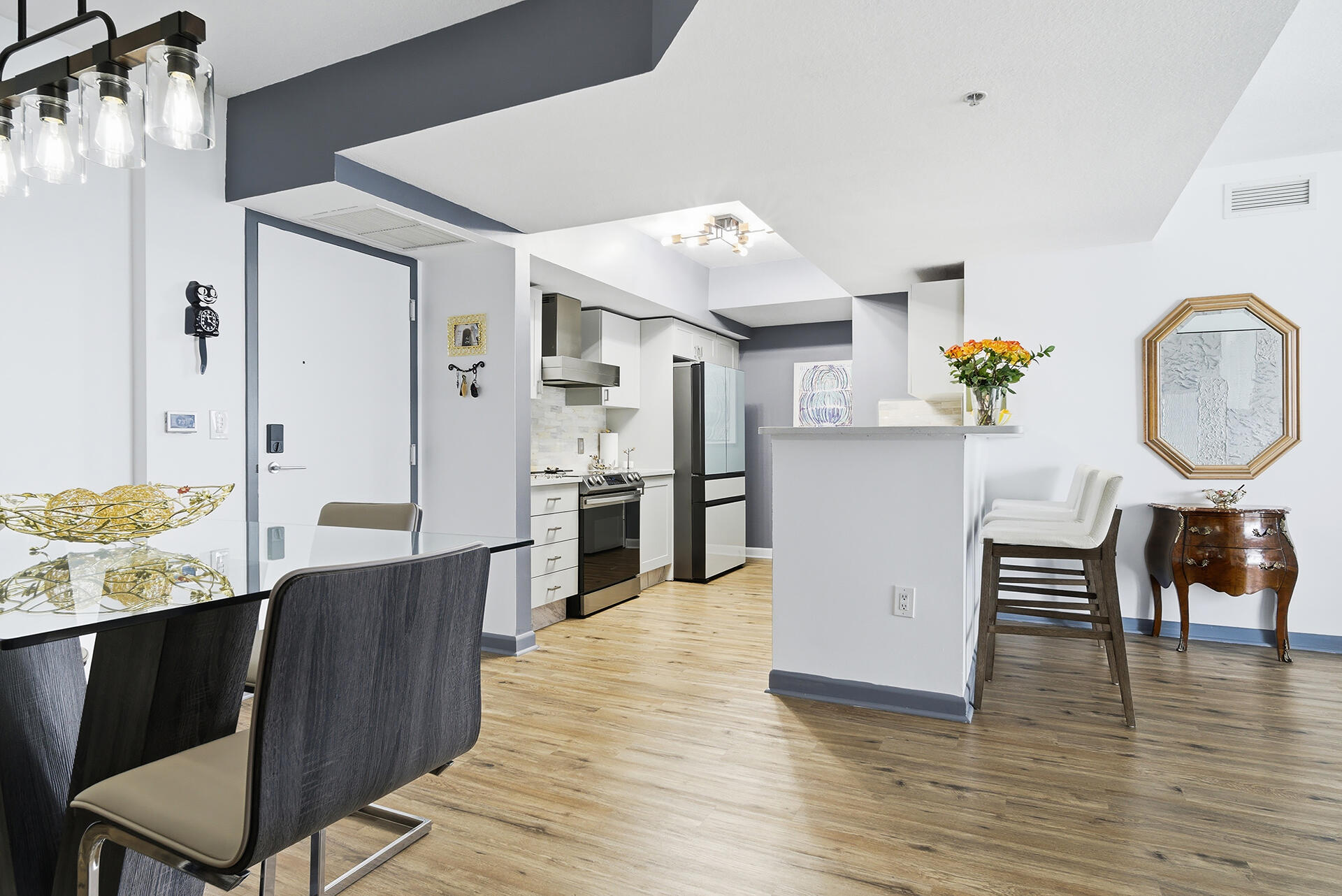 SLADE CONDO - Residential