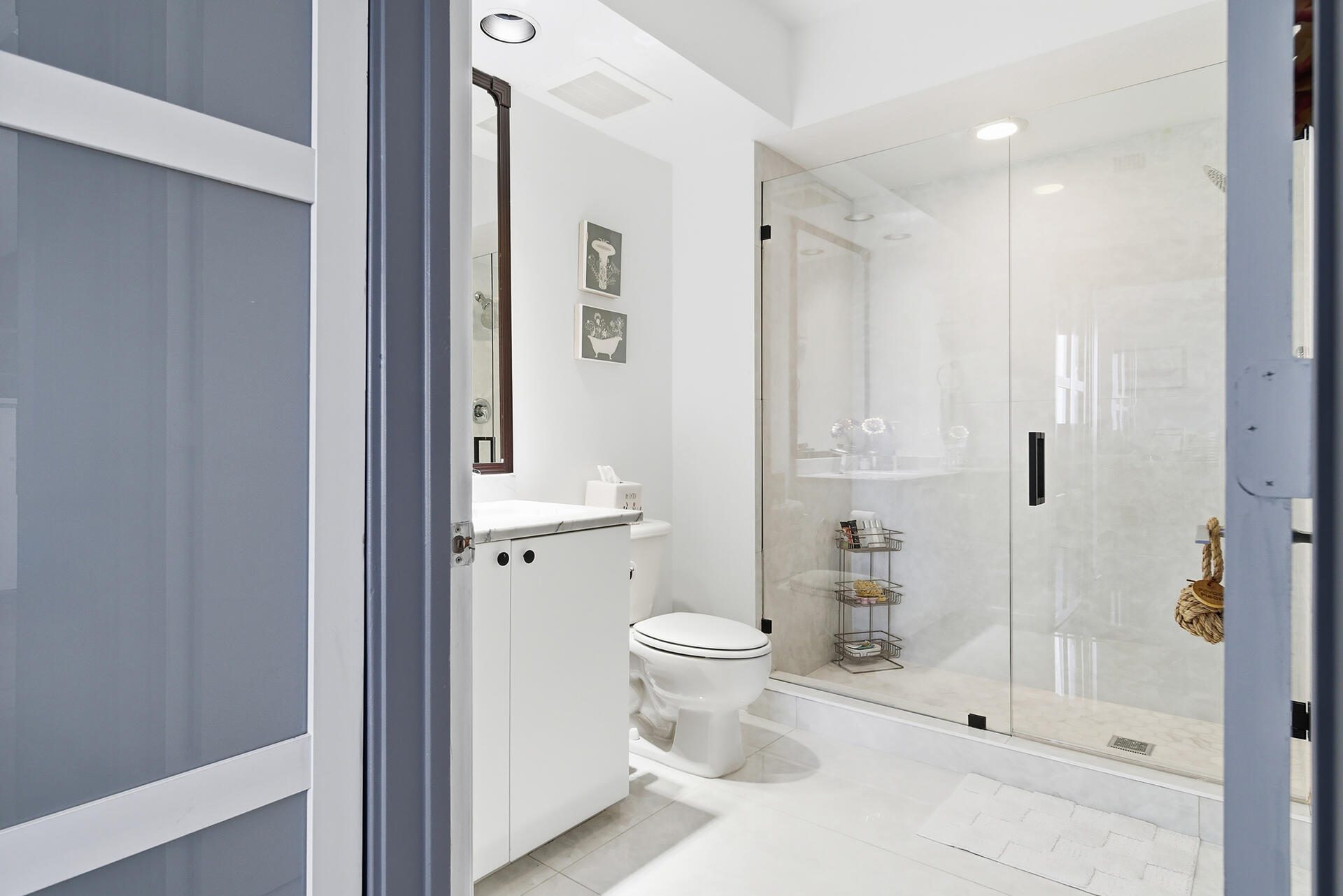 SLADE CONDO - Residential