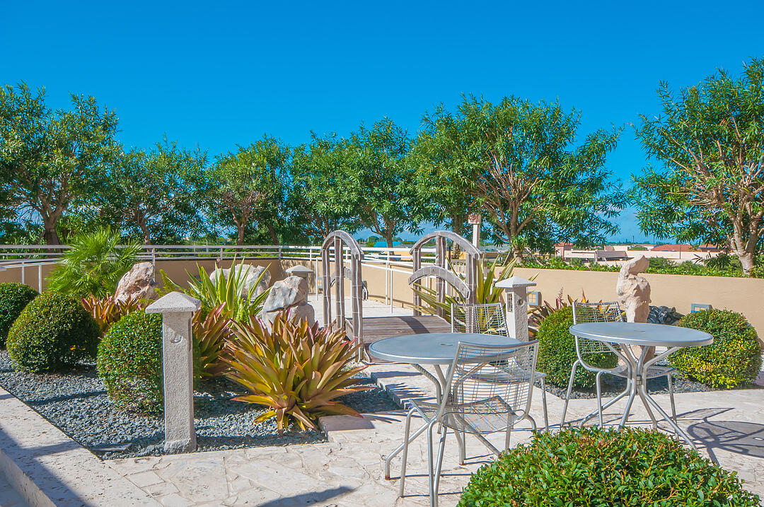 SLADE CONDO - Residential