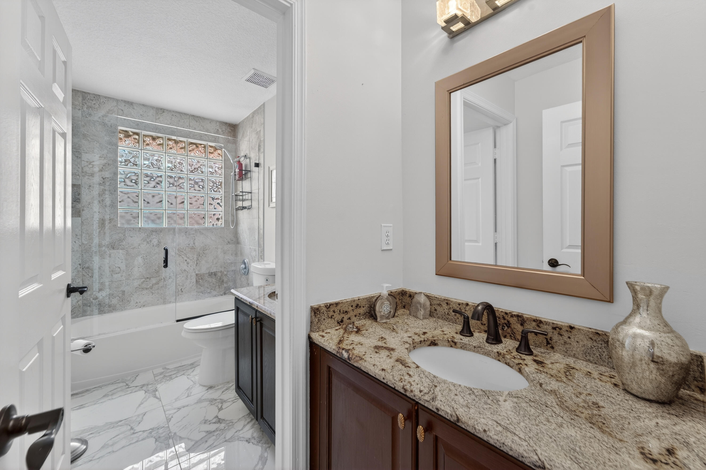 LIBERTY ISLES - Residential Lease