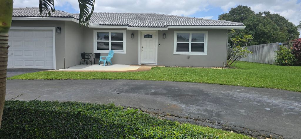 Photo of 288 NW 89th Avenue, Coral Springs, FL 33071 (MLS # B26018571)