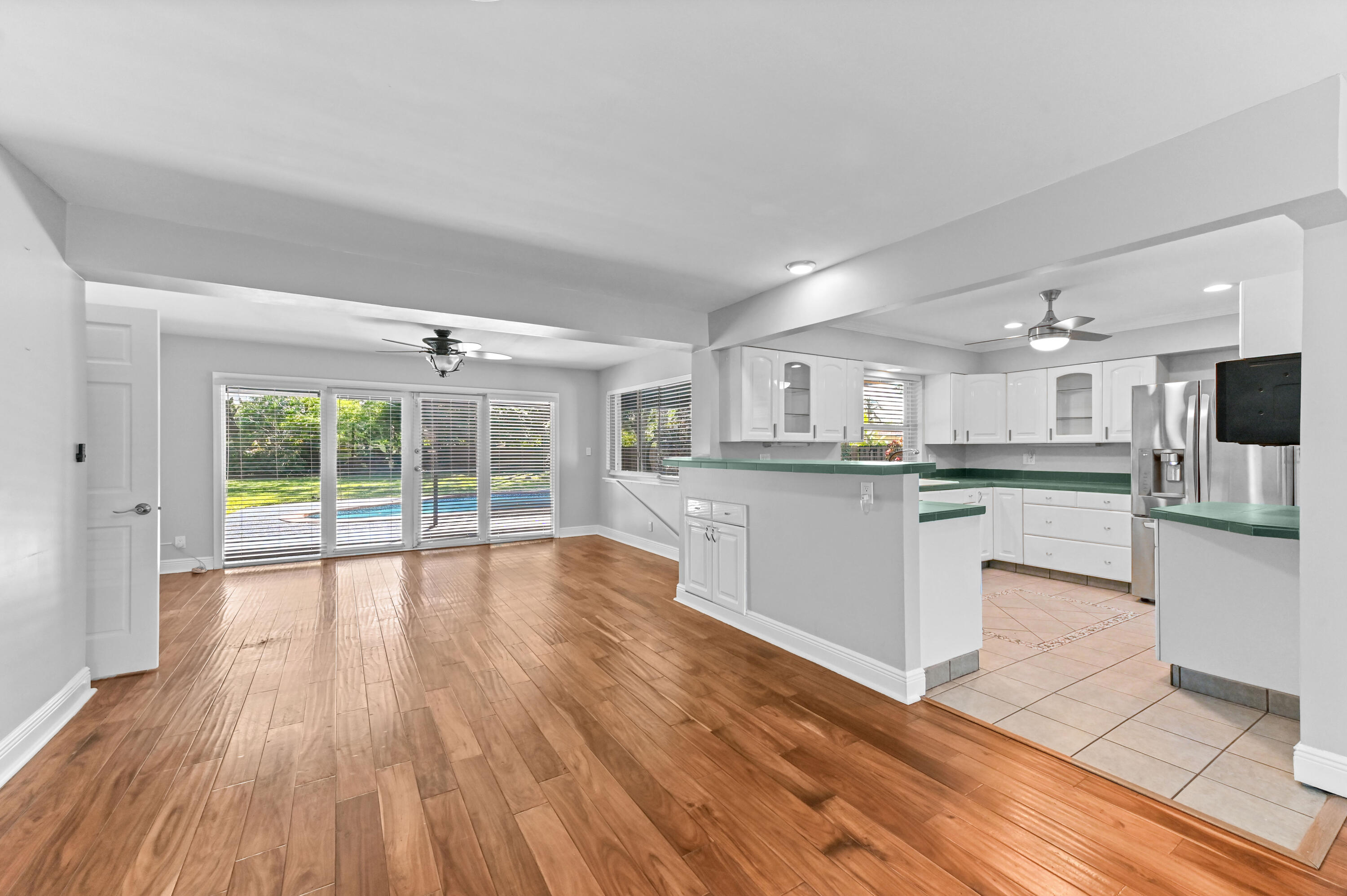 COUNTRY CLUB ESTATES - Residential