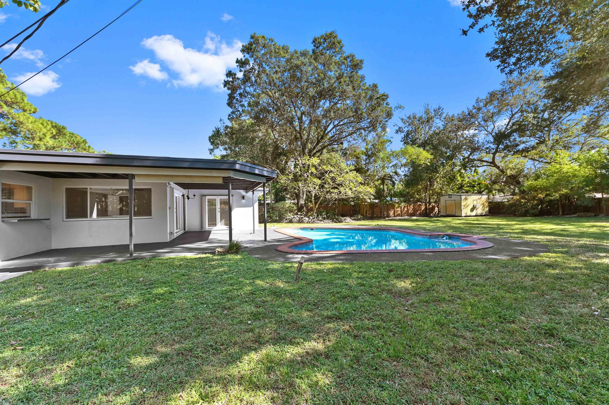 COUNTRY CLUB ESTATES - Residential