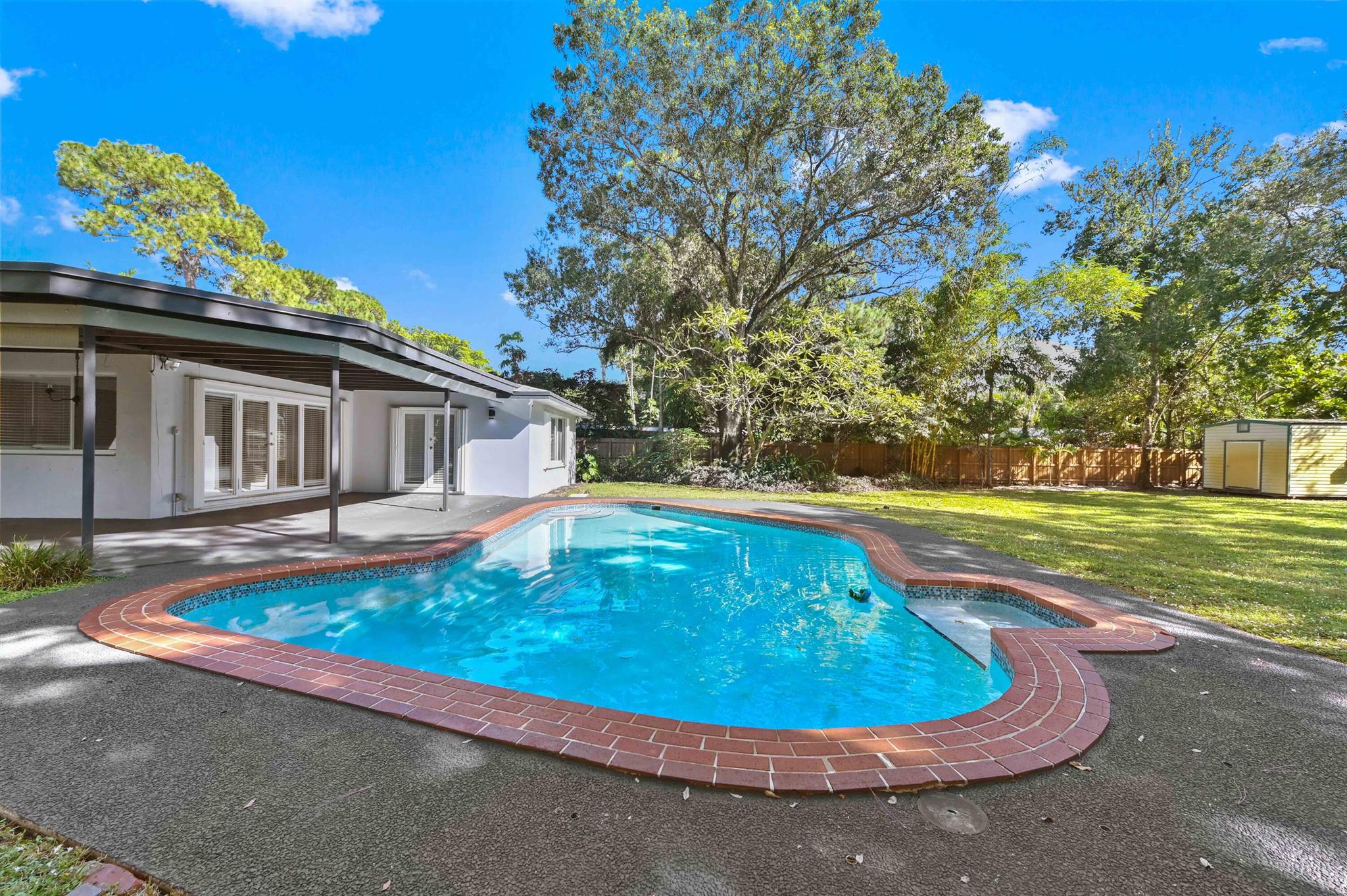 COUNTRY CLUB ESTATES - Residential