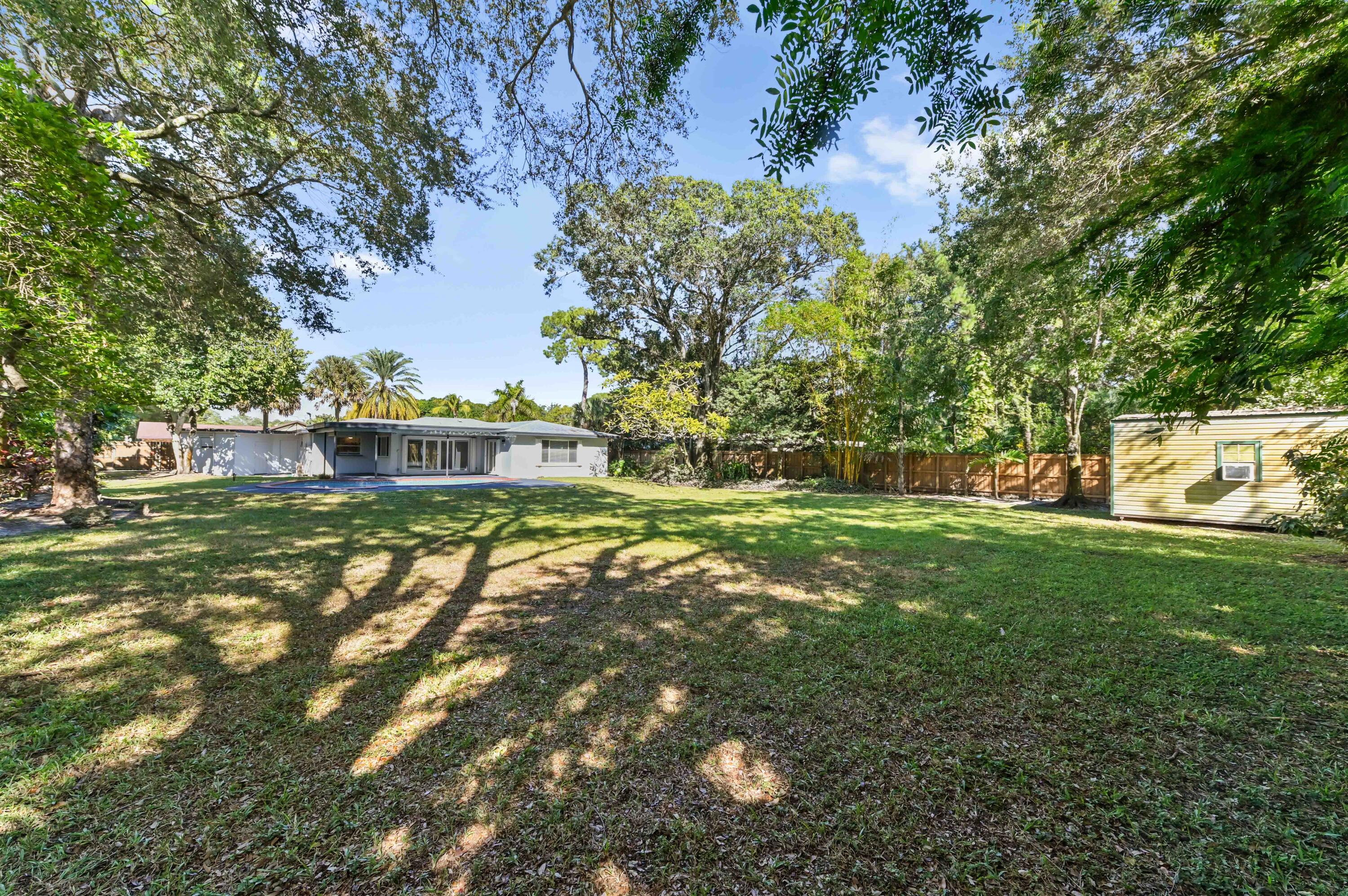 COUNTRY CLUB ESTATES - Residential