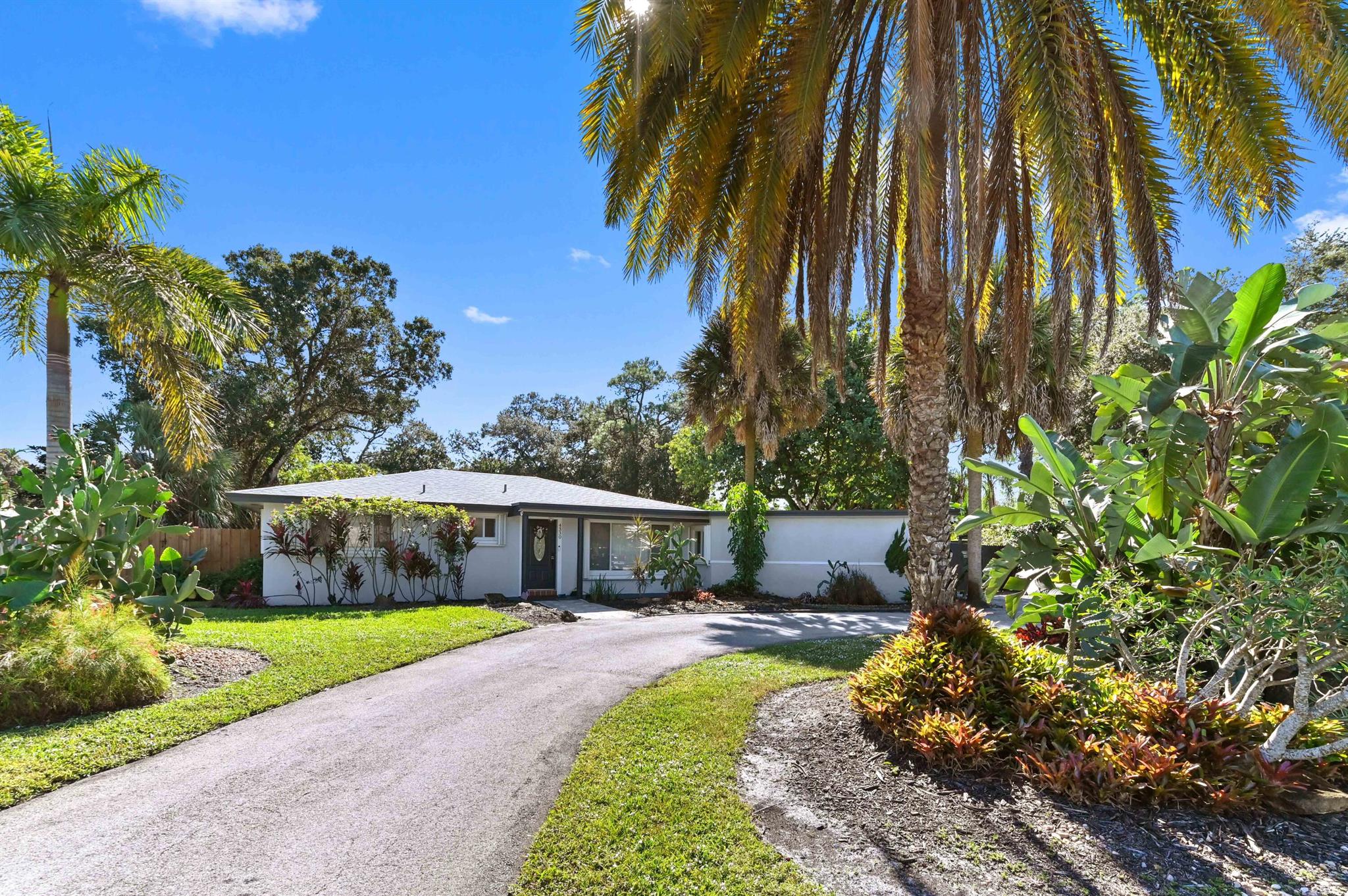 COUNTRY CLUB ESTATES - Residential