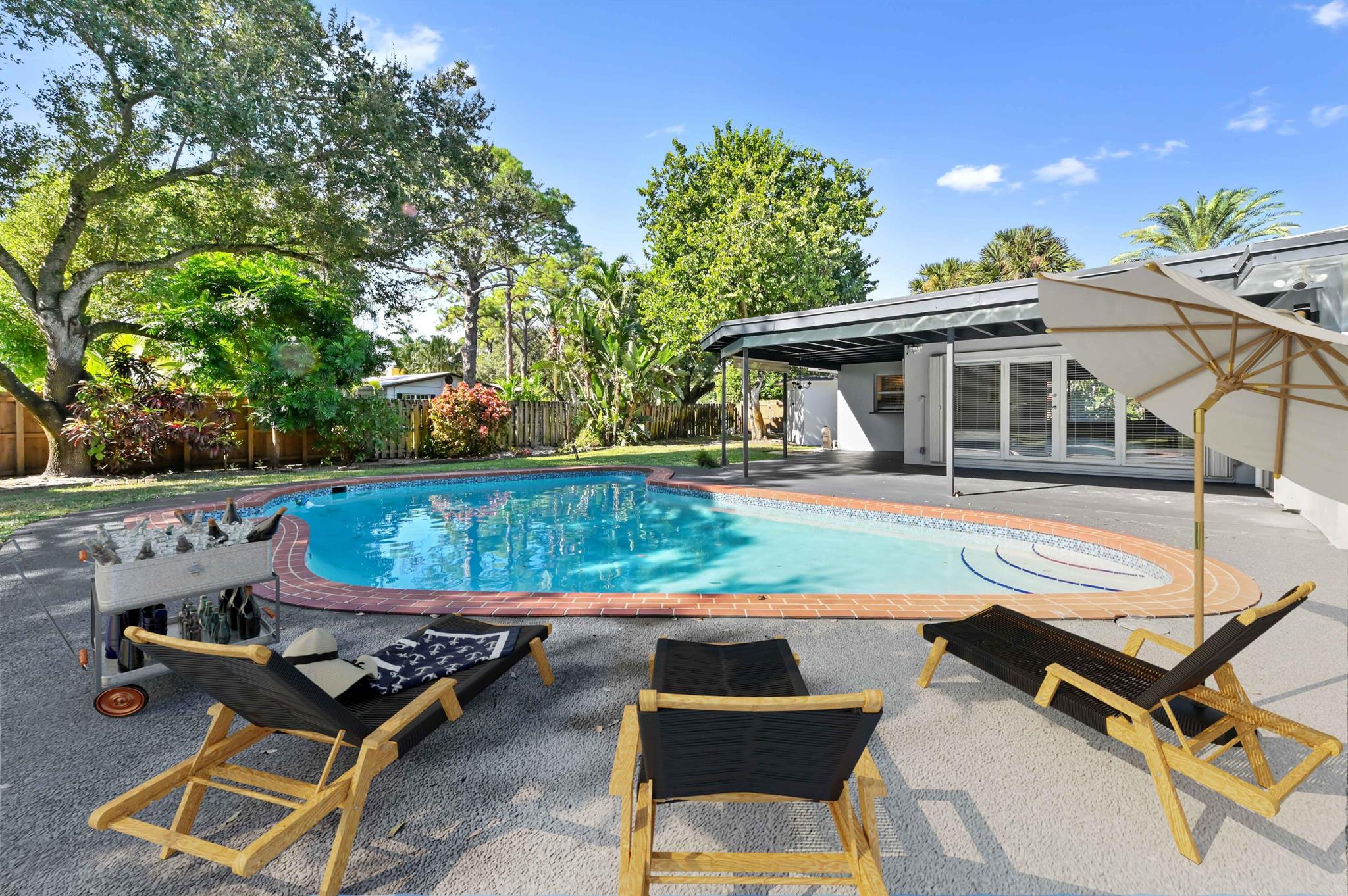 COUNTRY CLUB ESTATES - Residential