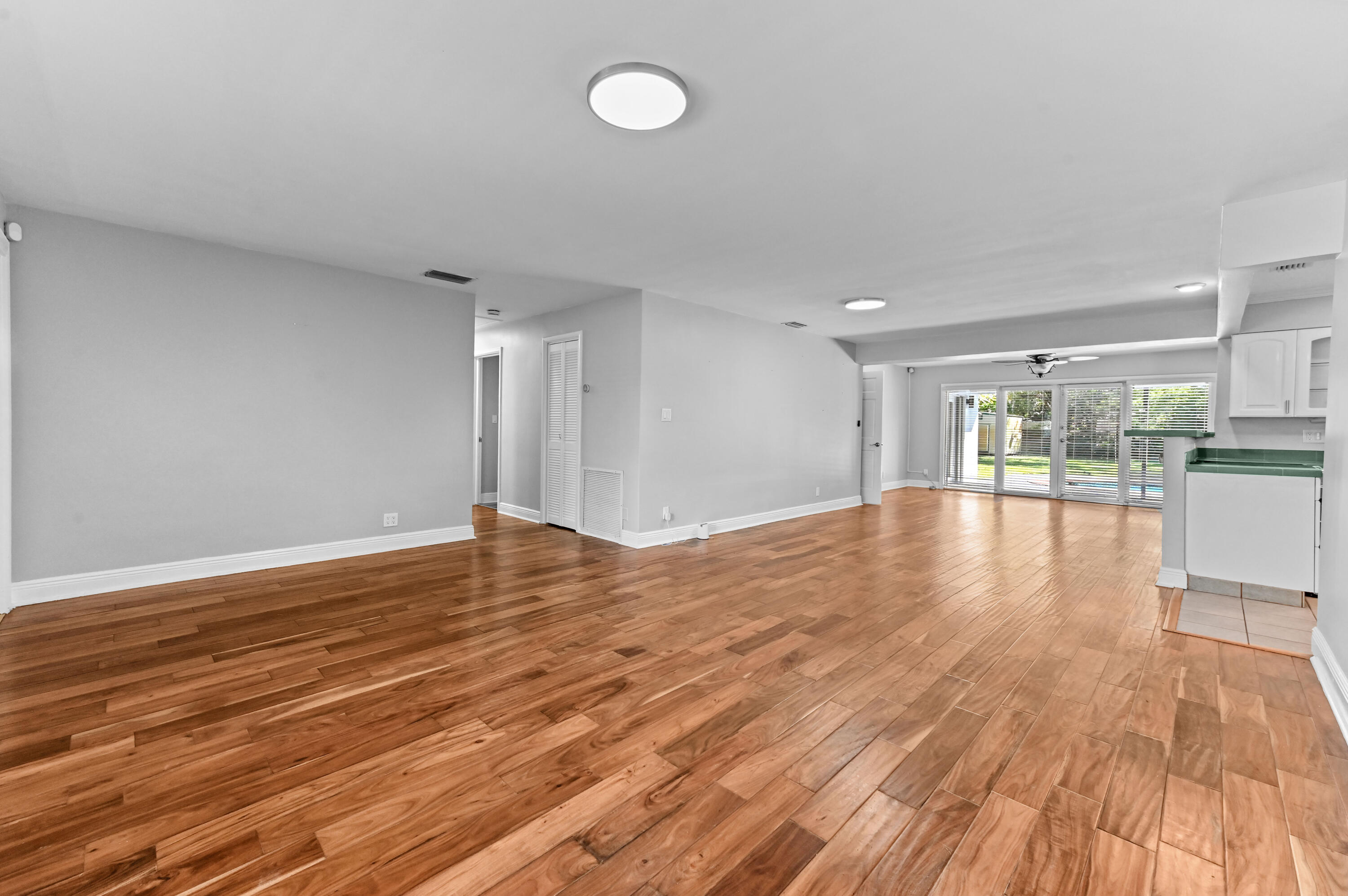 COUNTRY CLUB ESTATES - Residential