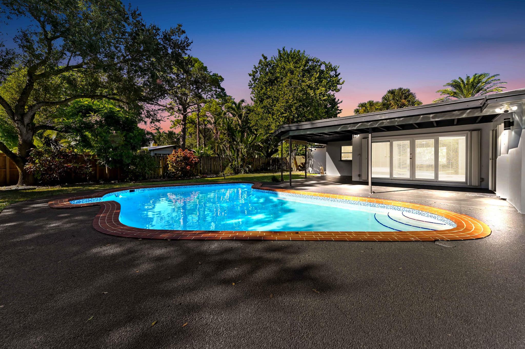 COUNTRY CLUB ESTATES - Residential