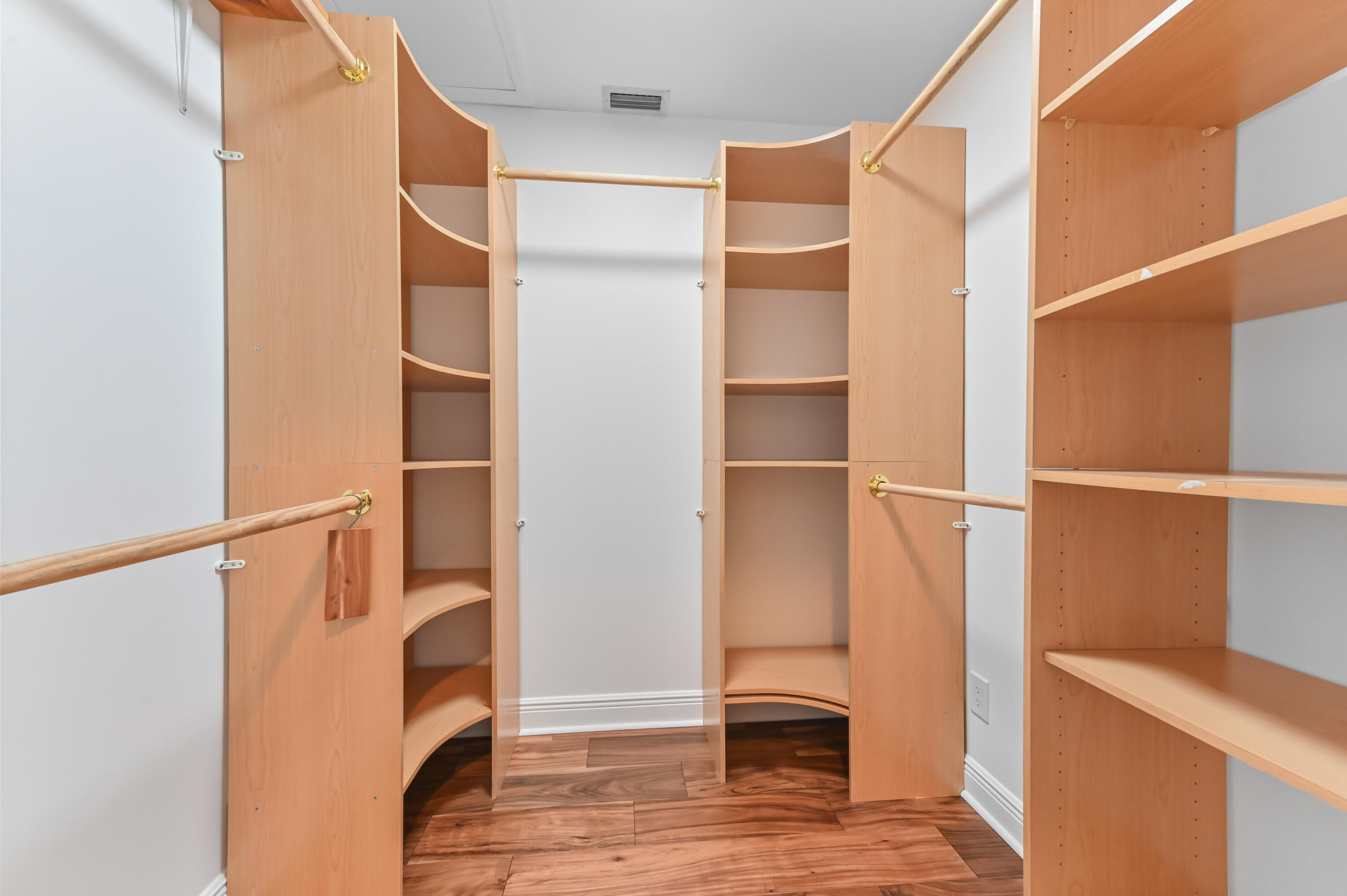 COUNTRY CLUB ESTATES - Residential