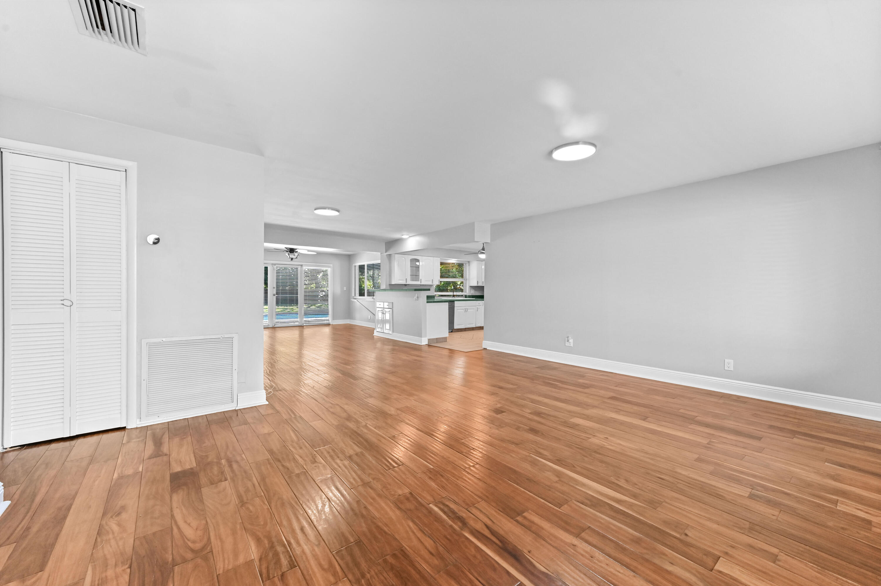 COUNTRY CLUB ESTATES - Residential