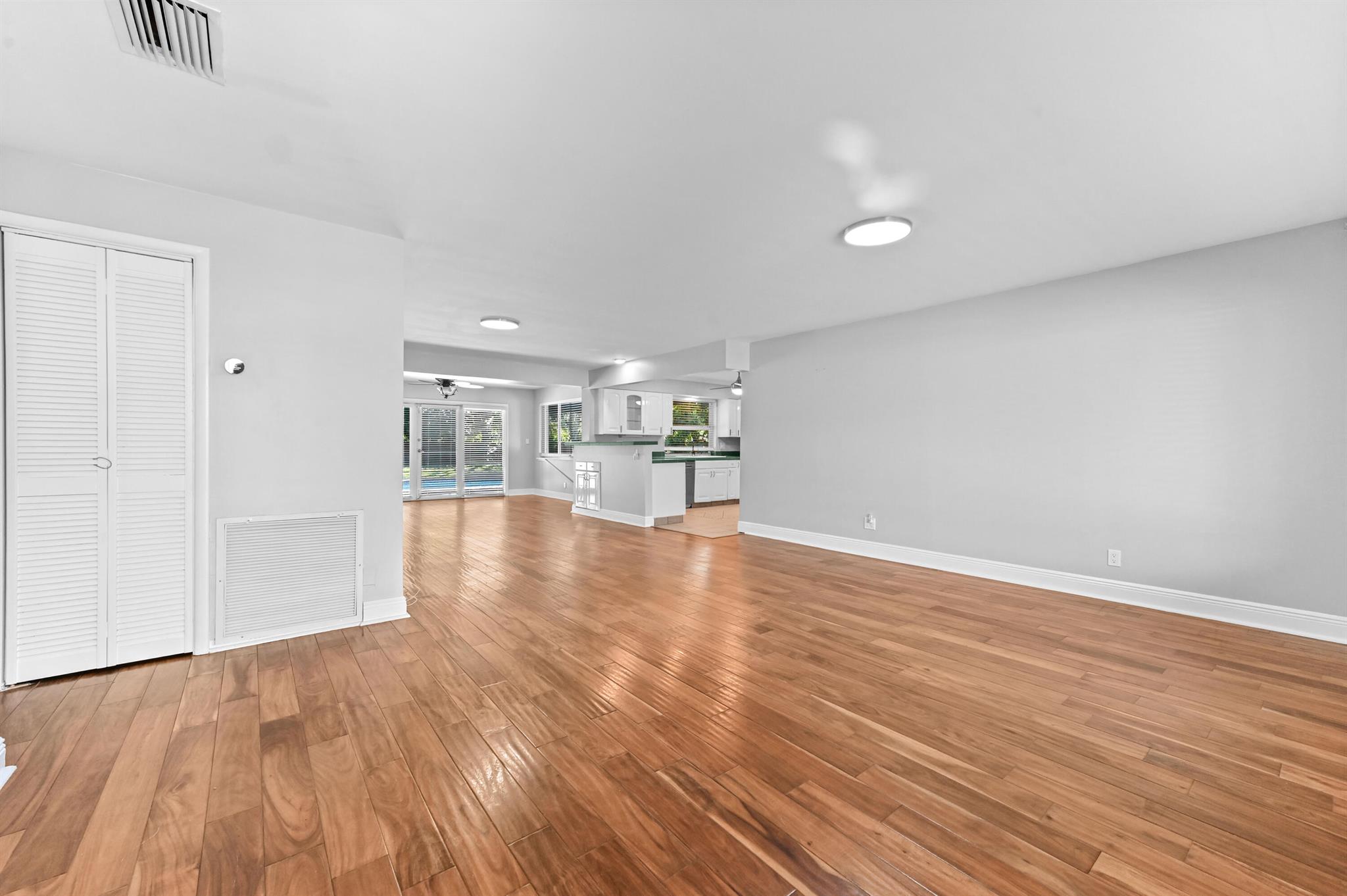 COUNTRY CLUB ESTATES - Residential