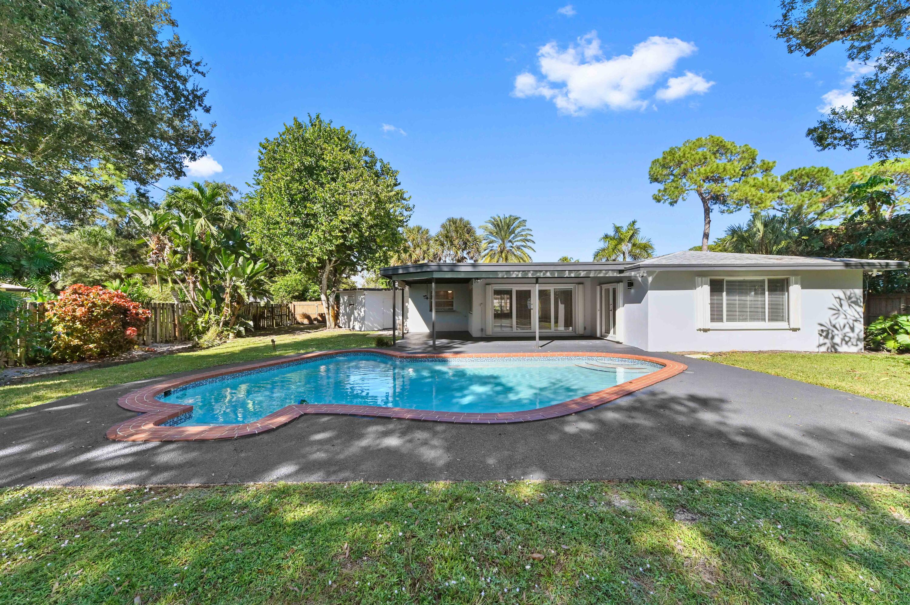 COUNTRY CLUB ESTATES - Residential