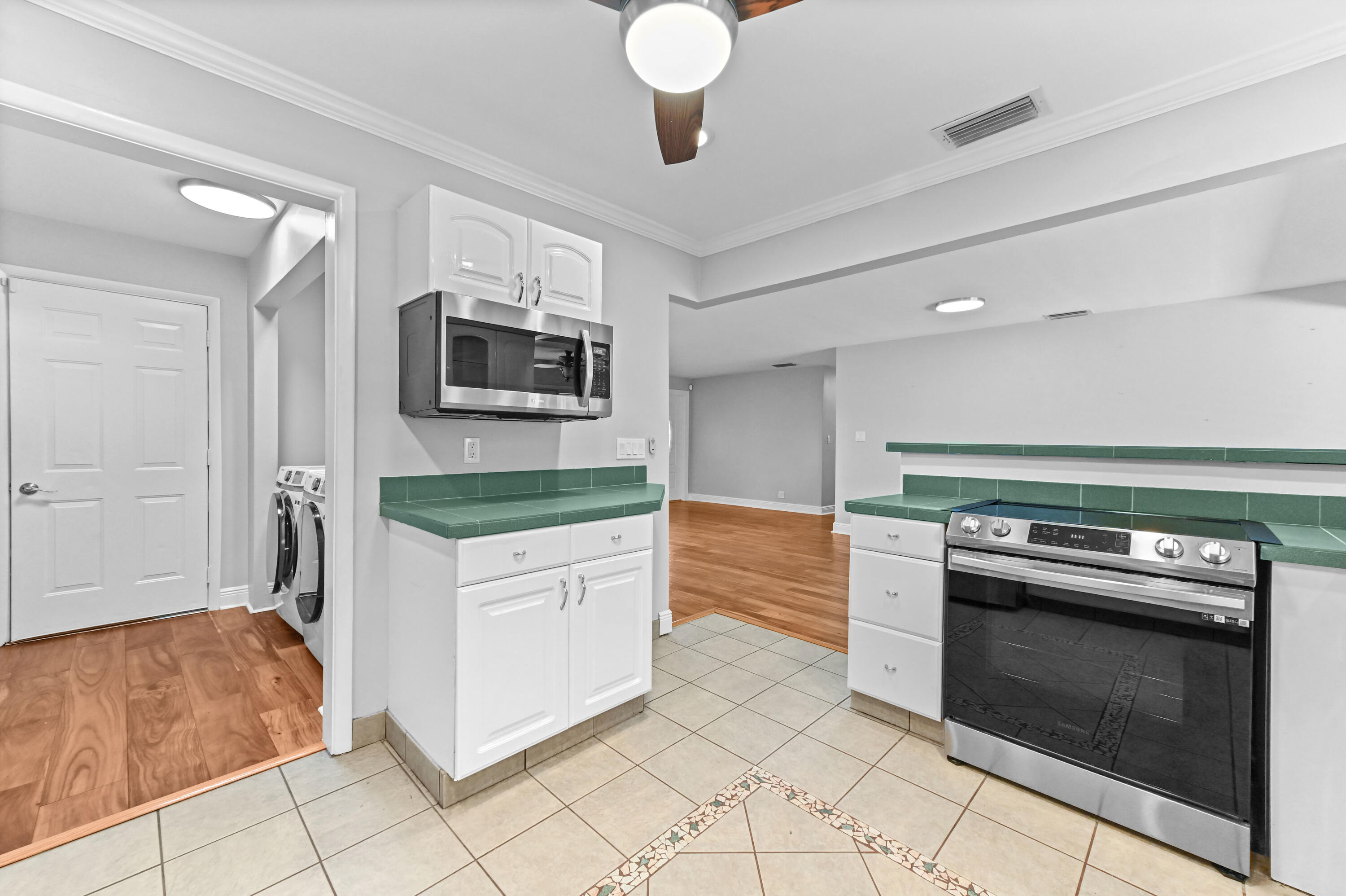 COUNTRY CLUB ESTATES - Residential