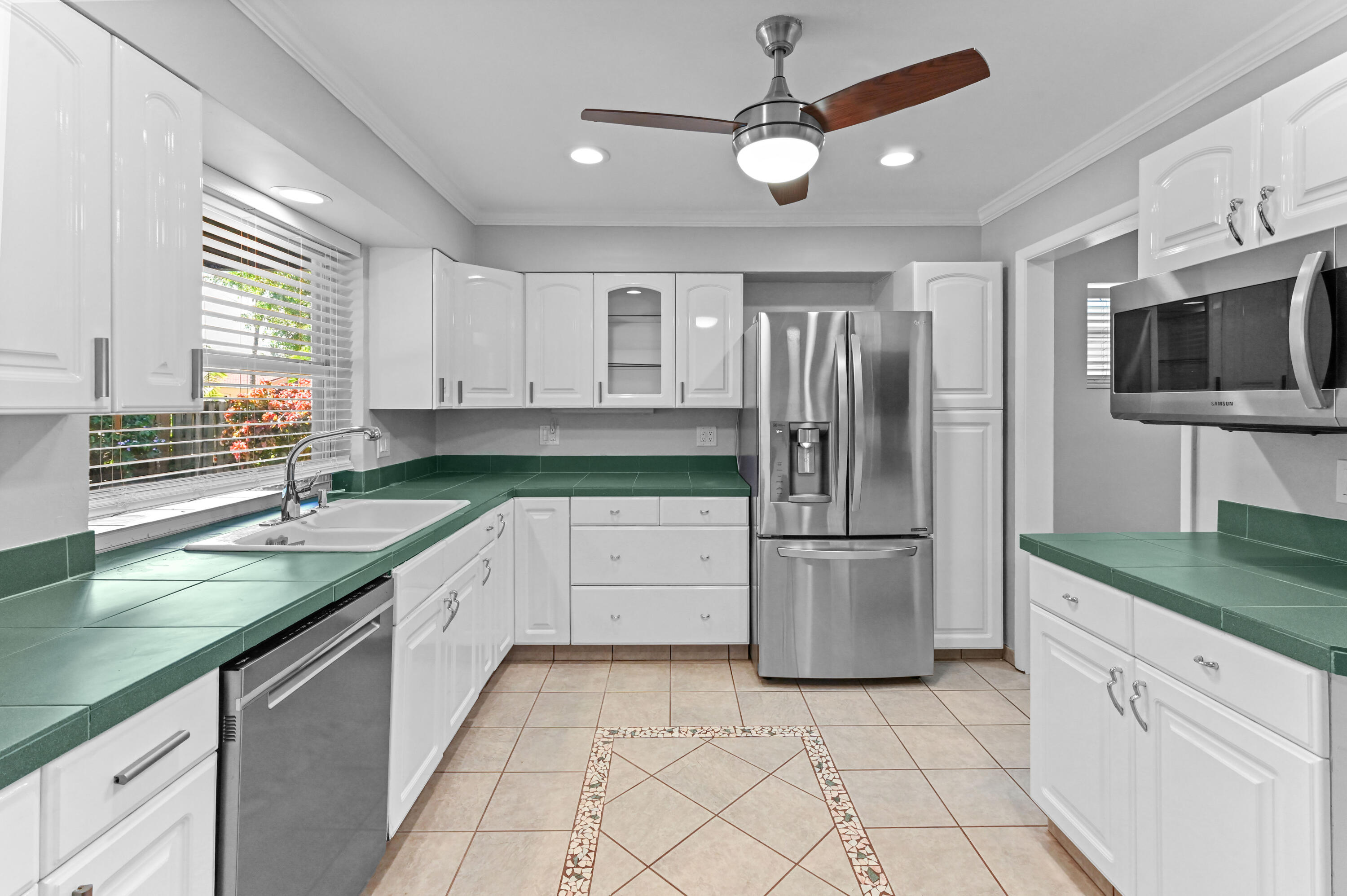 COUNTRY CLUB ESTATES - Residential