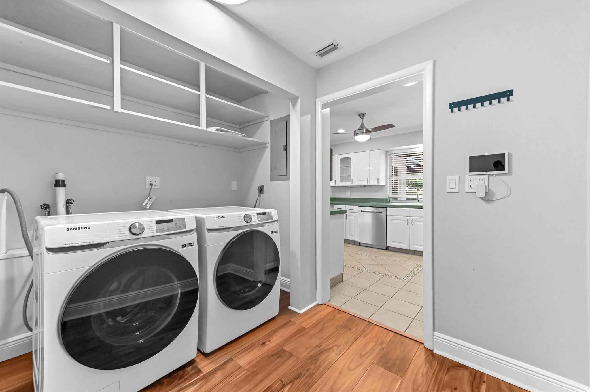 COUNTRY CLUB ESTATES - Residential