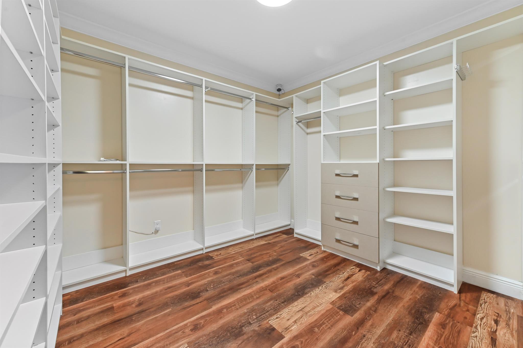 COUNTRY CLUB ESTATES - Residential