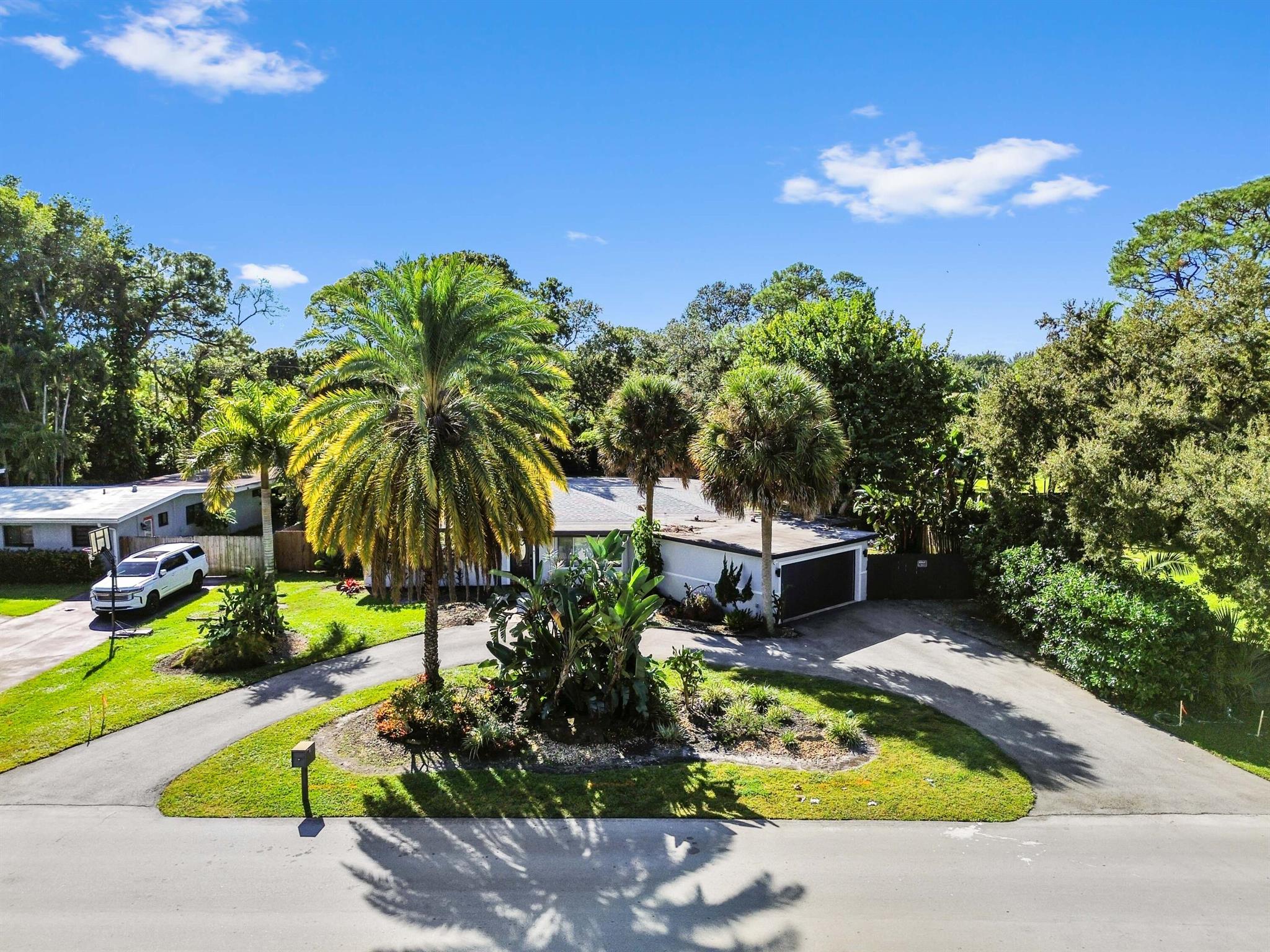 COUNTRY CLUB ESTATES - Residential