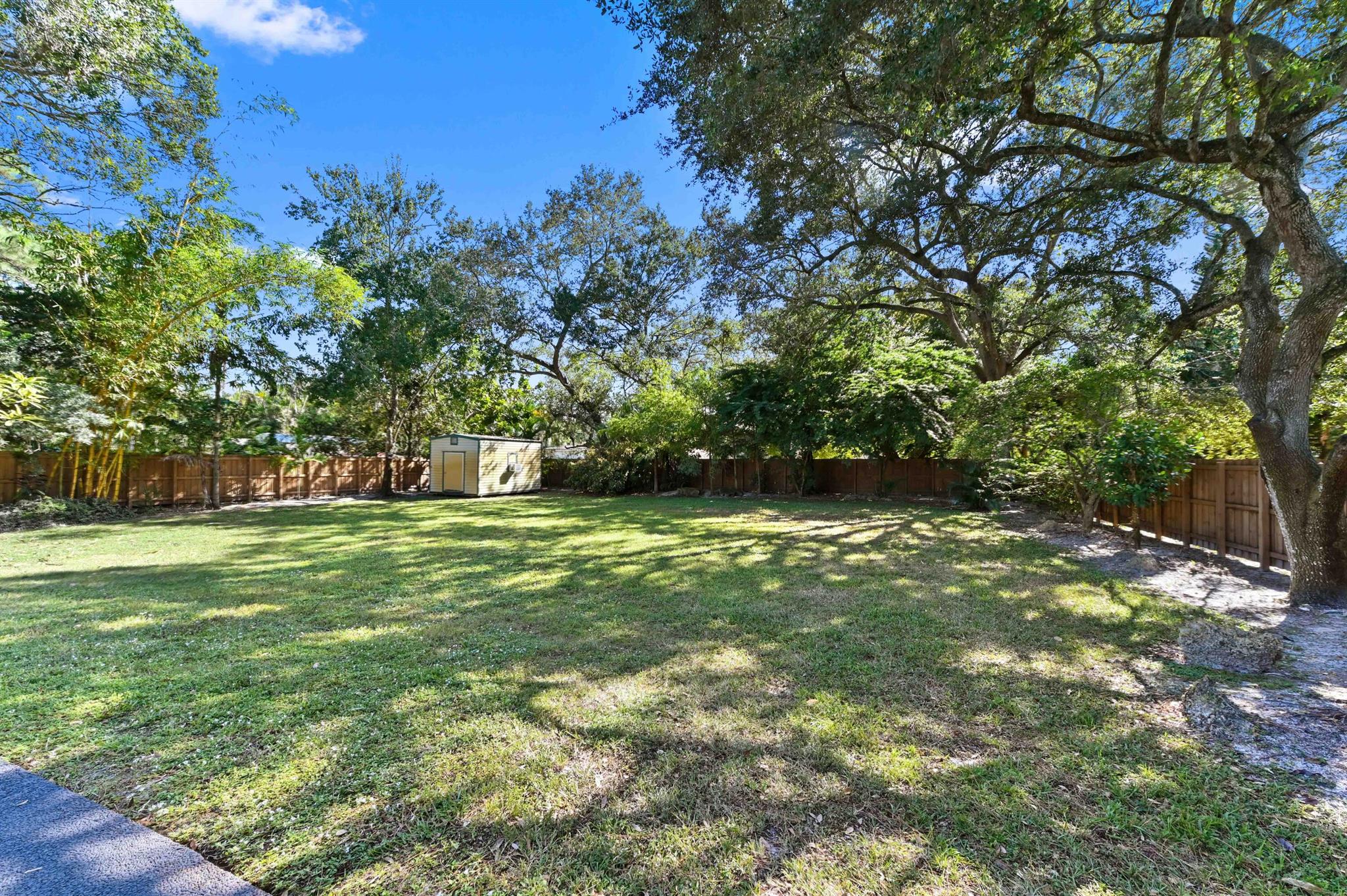 COUNTRY CLUB ESTATES - Residential