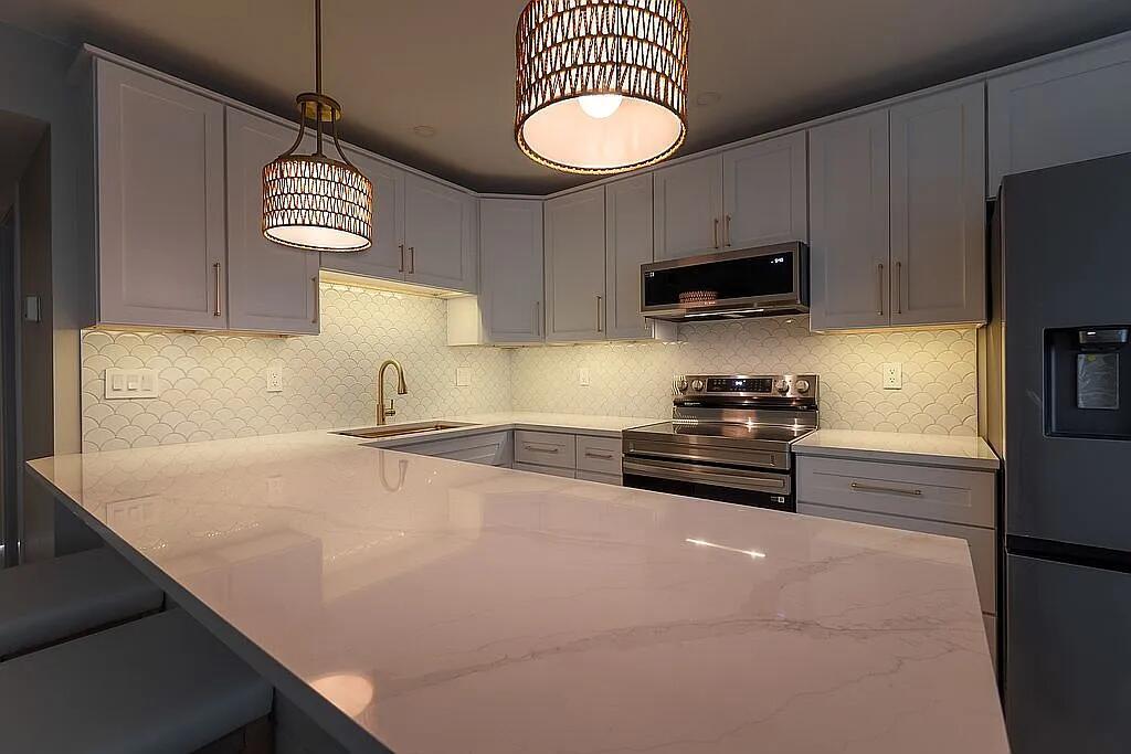 CEDAR POINTE CONDO - Residential