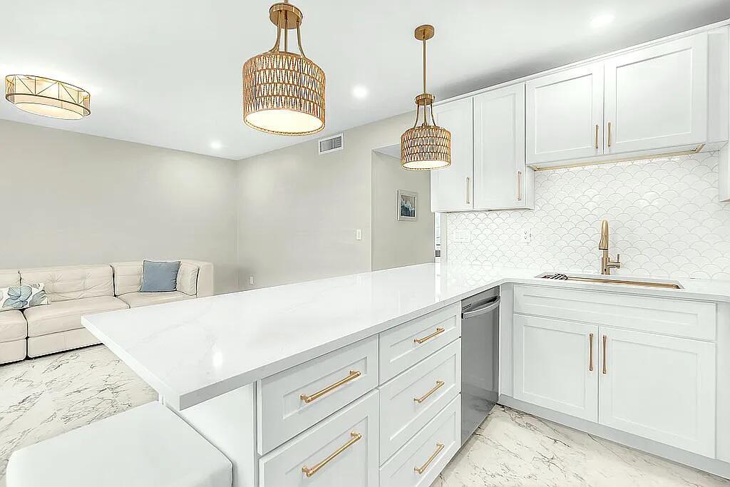 CEDAR POINTE CONDO - Residential