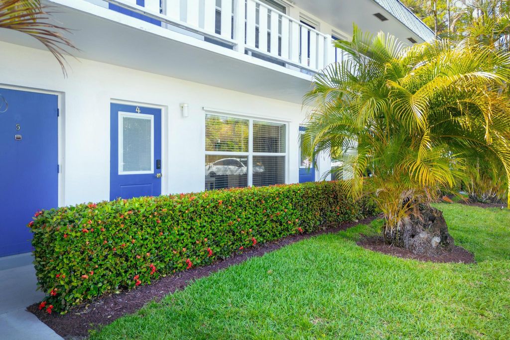 Photo of 2929 SE Ocean Boulevard #E4, Stuart, FL 34996 (MLS # B26015094)