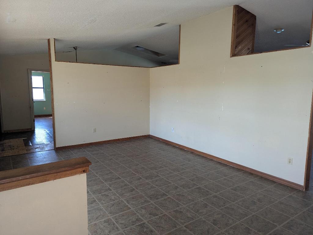 5511 Paleo Pines Circle, Fort Pierce, FL, 34951/$269,900 4 5511 Paleo Pines Circle