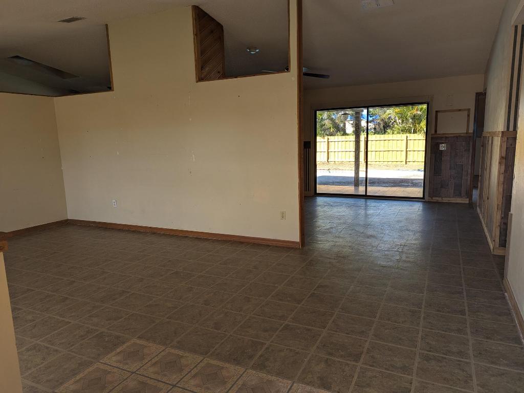 5511 Paleo Pines Circle, Fort Pierce, FL, 34951/$269,900 1 5511 Paleo Pines Circle