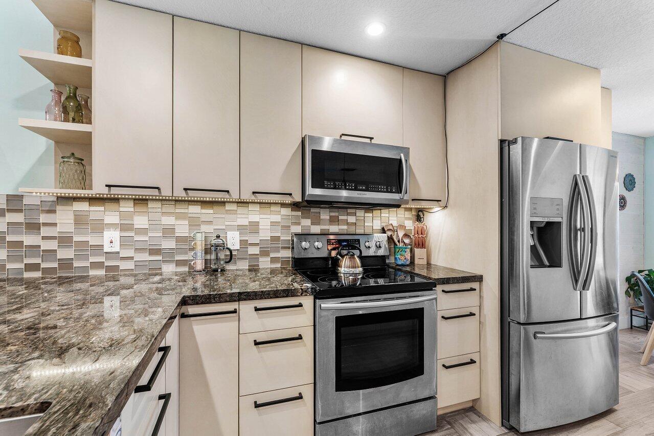 Properties | Stephanie Kaufman 18577 Woodstream Drive
