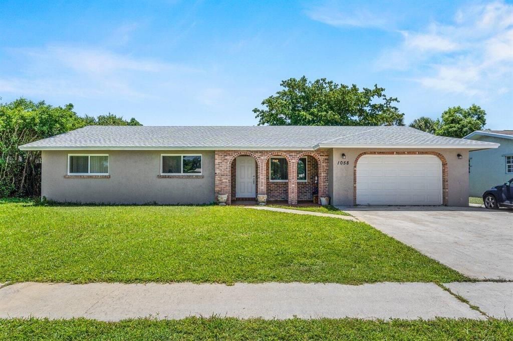 Photo of 1058 SW 23rd Avenue, Boynton Beach, FL 33426 (MLS # R10738493)