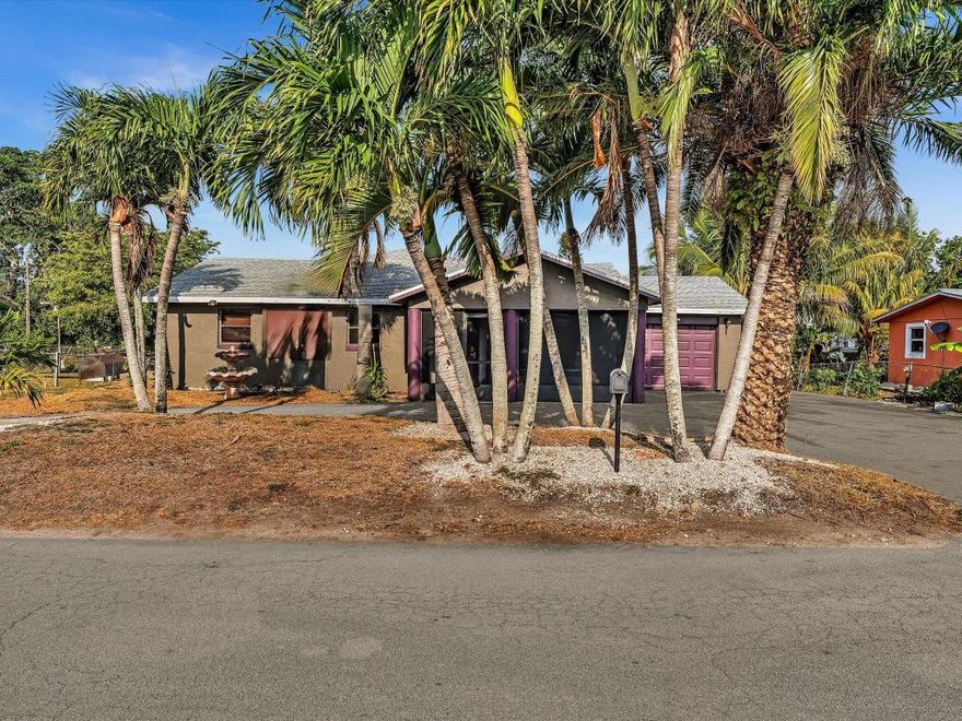 This spacious property at 455 Janice Ave located in South Bay, Florida sits on 0.21 acres and features an oversized primary bedroom and NEW ROOF. Located in a quiet residential neighborhood, its just minutes away from Lake Okeechobee. South Bay offers a small-town feel with nearby access to major highways, making it easy to reach West Palm Beach, Clewiston, Ft Myers, Ft Lauderdale, and other nearby cities.
This property is priced to sell for someone who likes to do work around the house.