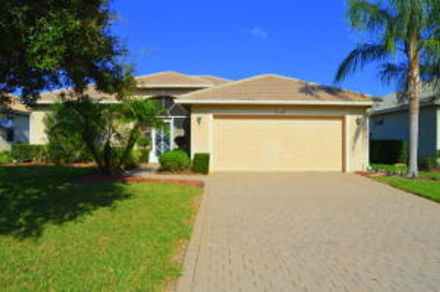 Bright and Clean, ready to move right in. Large lake view, Open great room, spilt plan. Nice big screen porch in the back of the house and a good size one on the Front of the house.  Walk to Club House , Pool, exercise room or Golf club. Shady Oak tree in the yard, this is the right home for you !