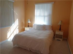 PADDOCK PARK 1 OF WELLING - Residential Lease