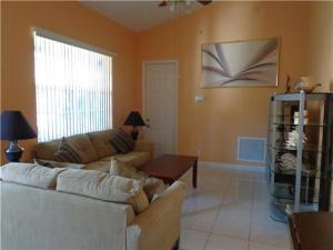 PADDOCK PARK 1 OF WELLING - Residential Lease