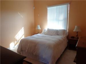 PADDOCK PARK 1 OF WELLING - Residential Lease