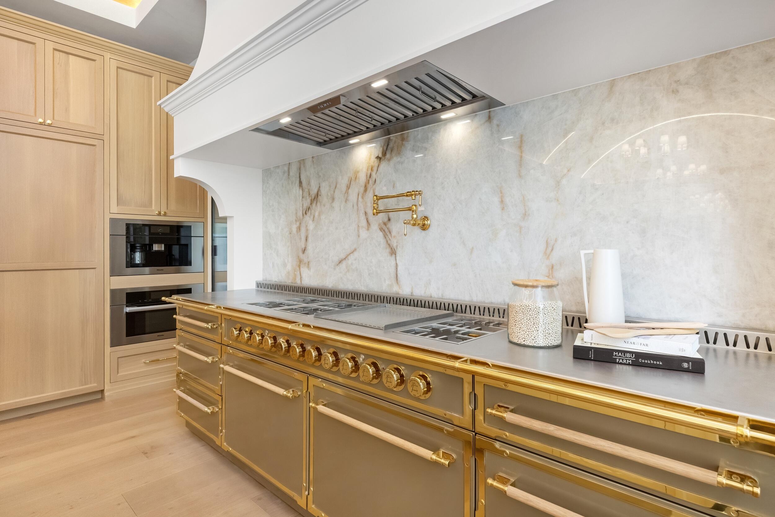 BEACH SHORES - Residential