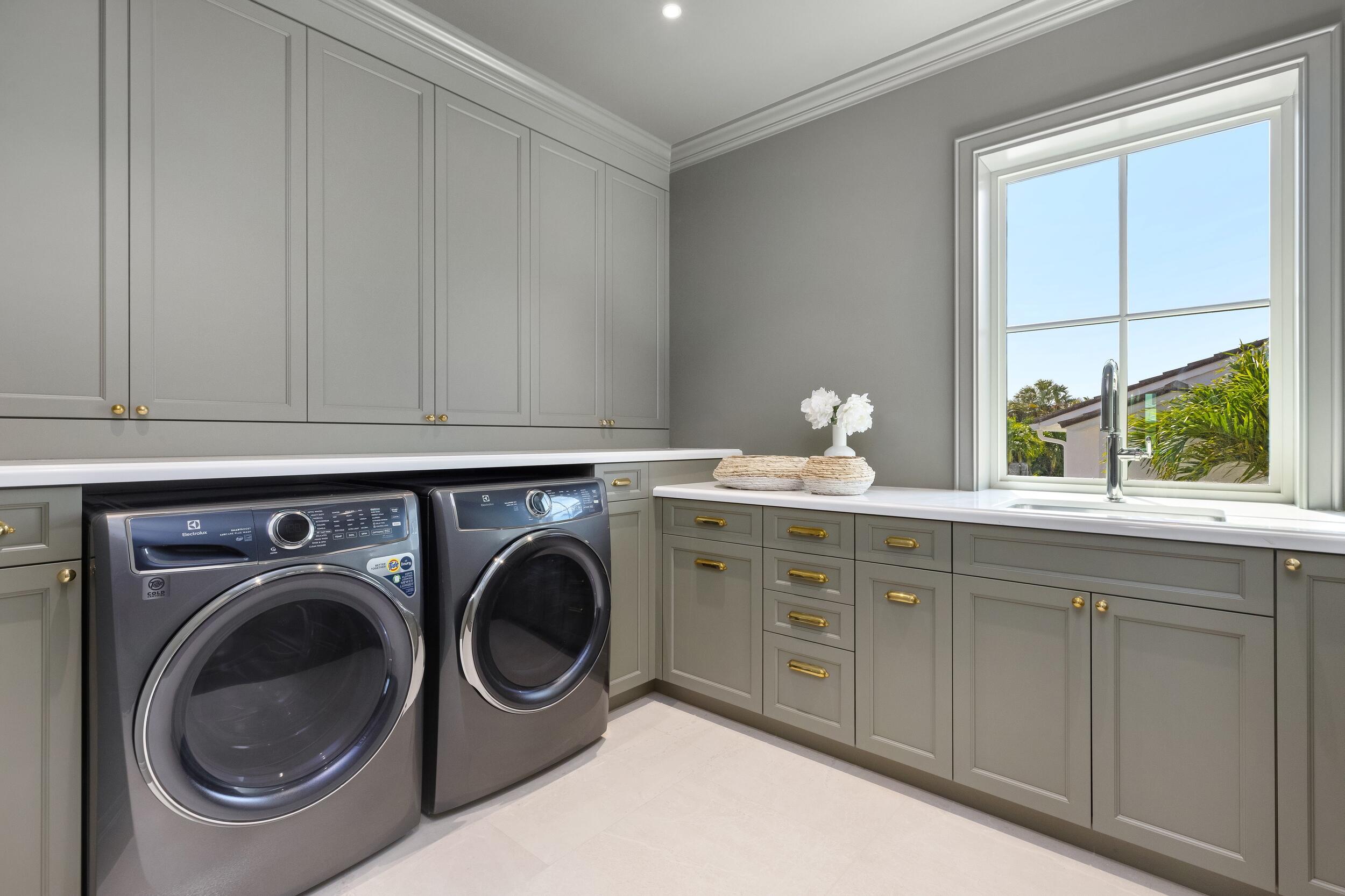 BEACH SHORES - Residential